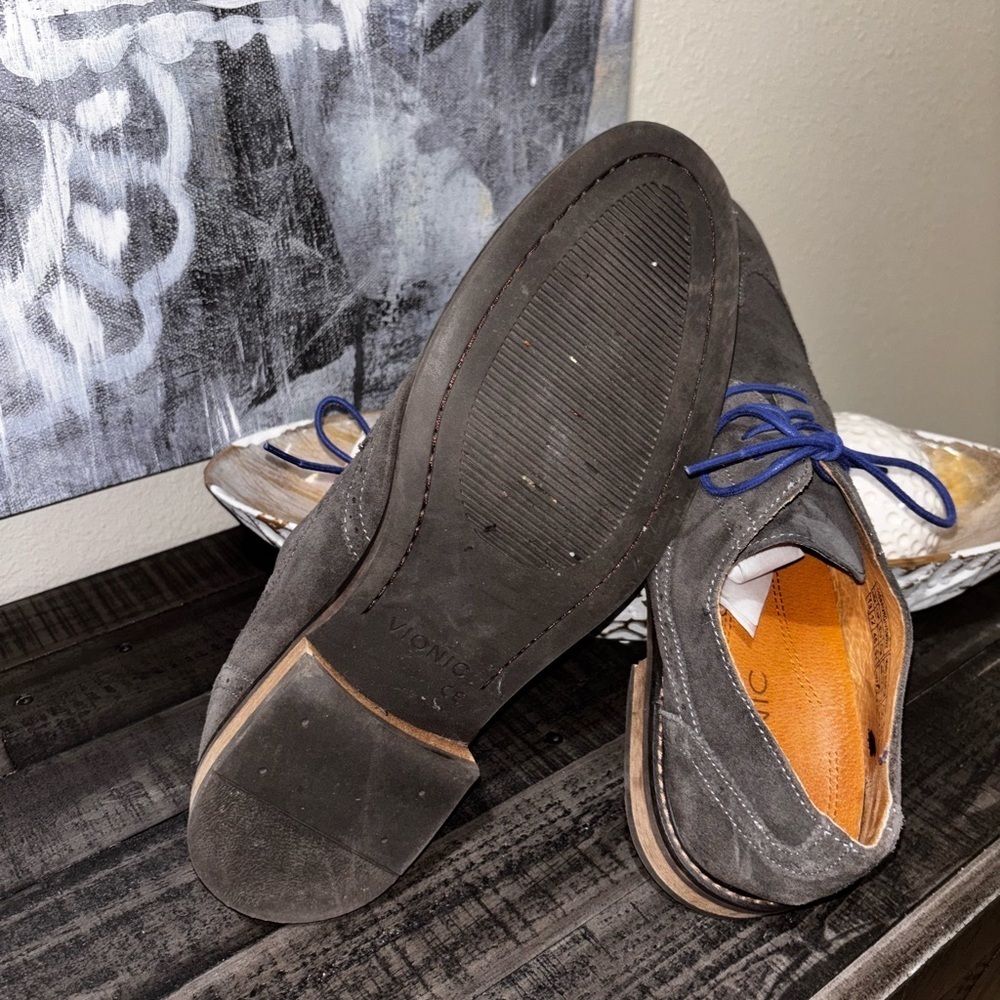Vionic Bruno wingtip oxford shoe in gray suede with blue laces SS 13 - Picture 10 of 13
